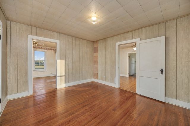 303 Seeley Avenue, Mount Calm, TX 76673