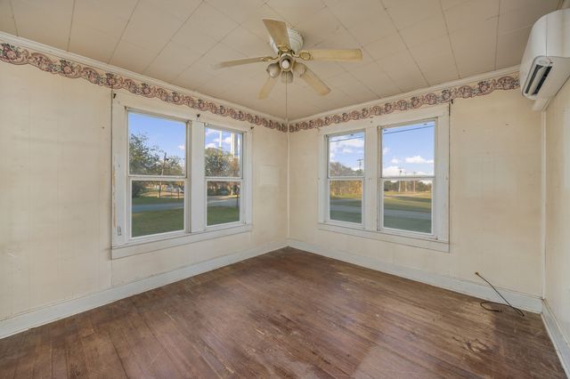 303 Seeley Avenue, Mount Calm, TX 76673