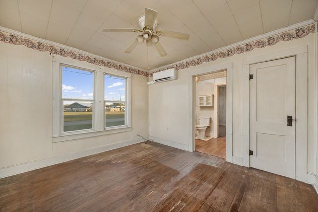 303 Seeley Avenue, Mount Calm, TX 76673