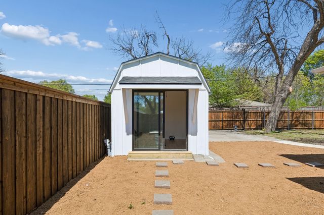 2981 Eric Lane, Farmers Branch, TX 75234