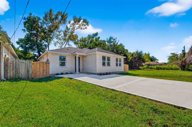 5921 Jackson Lane, Texas City, TX 77591