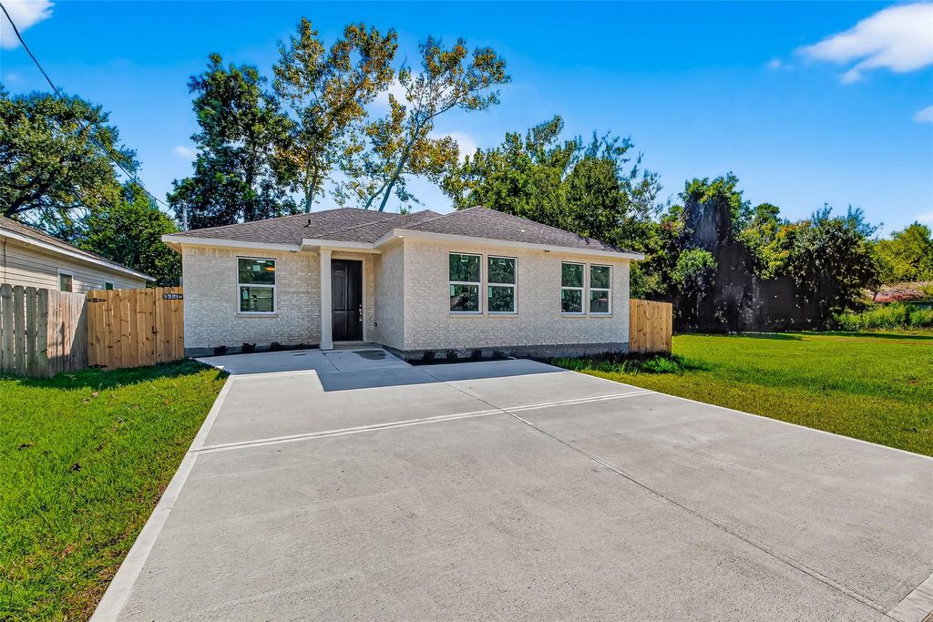 5921 Jackson Lane, Texas City, TX 77591