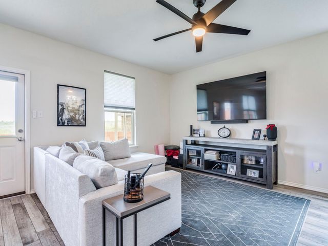 624 Pepperbark LOOP, Buda, TX 78610