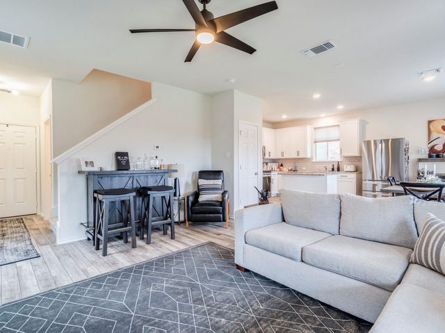 624 Pepperbark LOOP, Buda, TX 78610