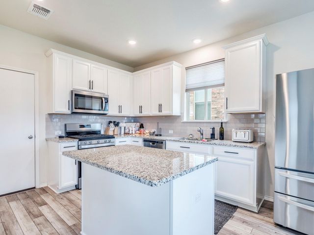 624 Pepperbark LOOP, Buda, TX 78610