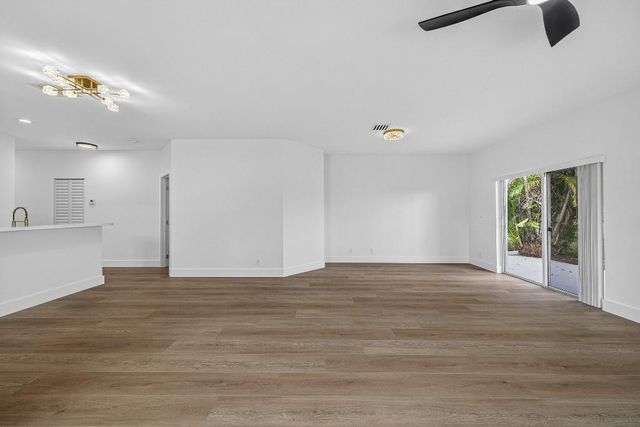 4243 SW 10th Court, Deerfield Beach, FL 33442