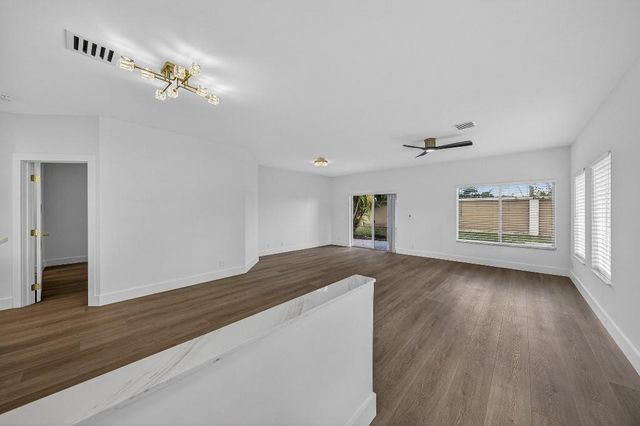 4243 SW 10th Court, Deerfield Beach, FL 33442