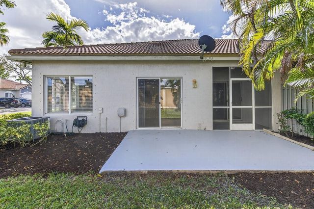 4243 SW 10th Court, Deerfield Beach, FL 33442