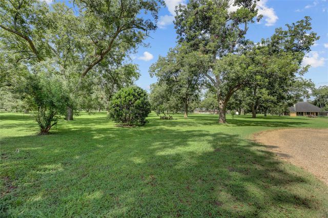 11 Pecanrow, Wharton, TX 77488