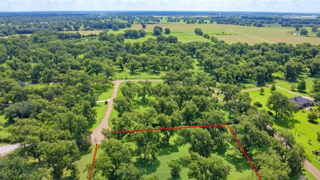 11 Pecanrow, Wharton, TX 77488