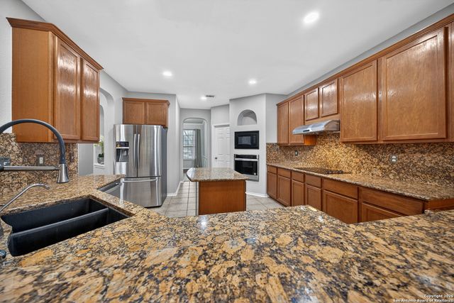 9522 Tascate Drive, Helotes, TX 78023