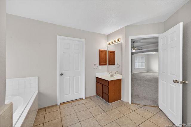 9522 Tascate Drive, Helotes, TX 78023