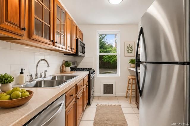 7510 Yellowstone Boulevard 2C, Rego Park, NY 11374
