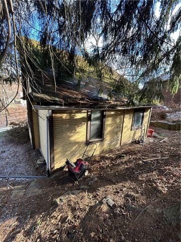 35 Verona Rd, Penn Hills, PA 15235