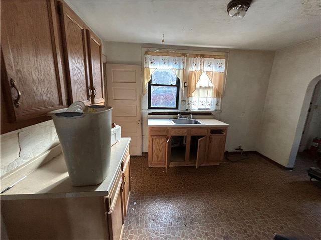 35 Verona Rd, Penn Hills, PA 15235