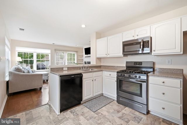 657 E CHANCERY LN, Absecon, NJ 08205