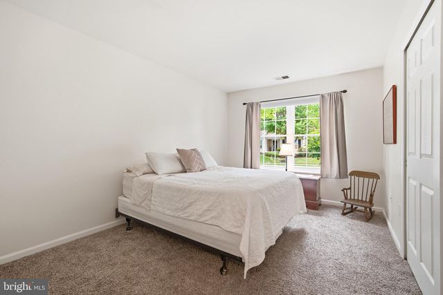 657 E CHANCERY LN, Absecon, NJ 08205