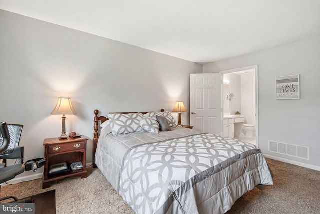657 E CHANCERY LN, Absecon, NJ 08205