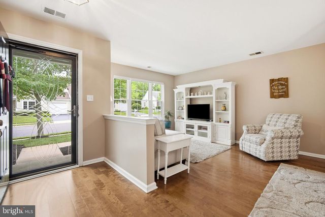 657 E CHANCERY LN, Absecon, NJ 08205