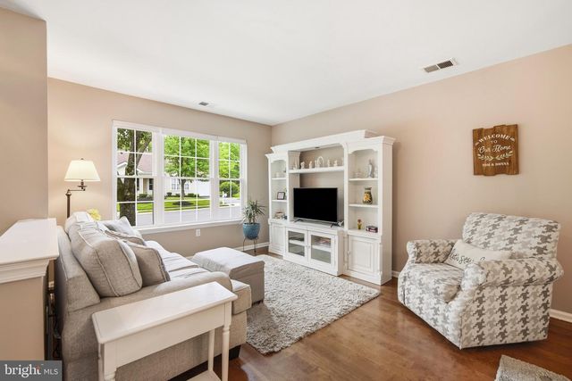 657 E CHANCERY LN, Absecon, NJ 08205