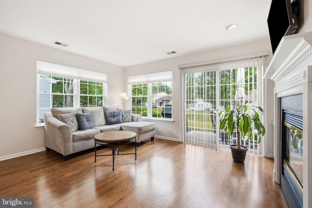 657 E CHANCERY LN, Absecon, NJ 08205