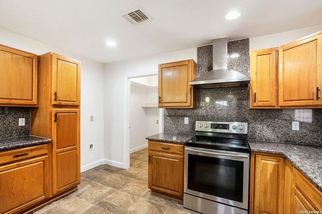 7627 Branston, San Antonio, TX 78250