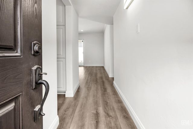 2500 Mandeline Avenue, Bakersfield, CA 93304