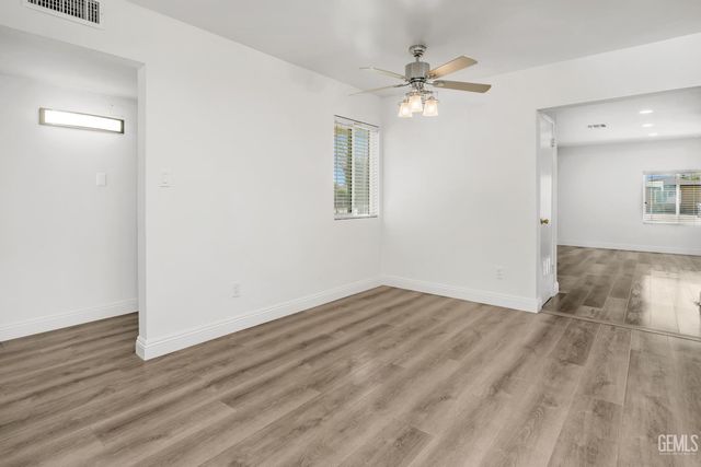 2500 Mandeline Avenue, Bakersfield, CA 93304