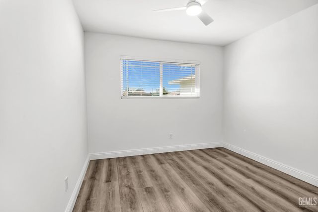 2500 Mandeline Avenue, Bakersfield, CA 93304