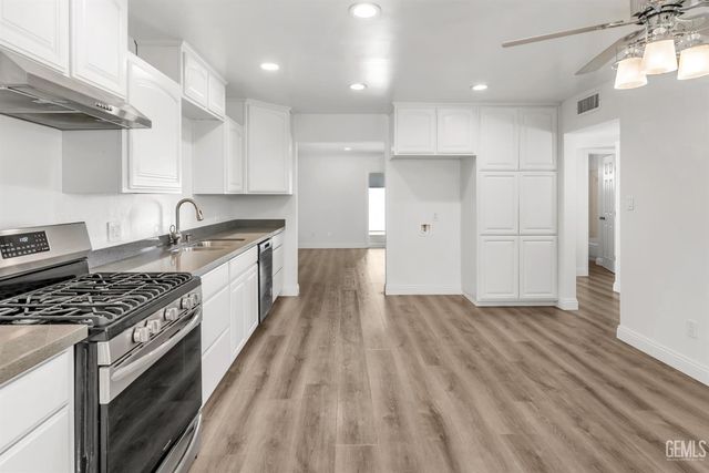 2500 Mandeline Avenue, Bakersfield, CA 93304