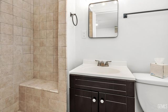 2500 Mandeline Avenue, Bakersfield, CA 93304