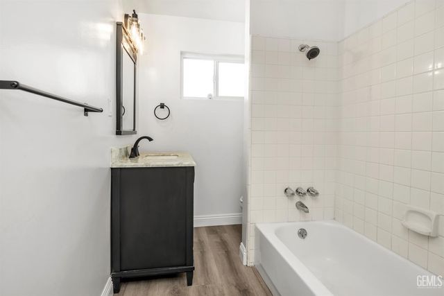 2500 Mandeline Avenue, Bakersfield, CA 93304