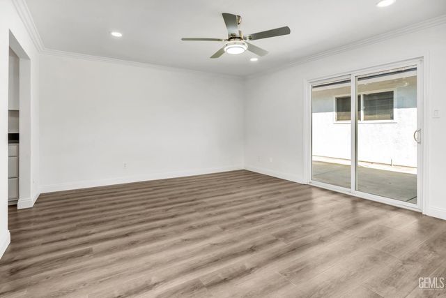 2500 Mandeline Avenue, Bakersfield, CA 93304