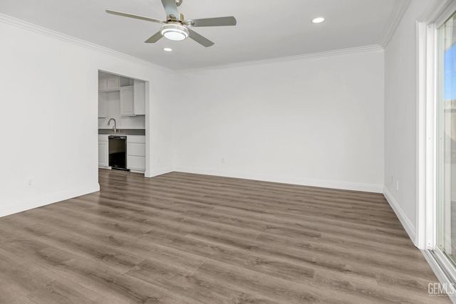 2500 Mandeline Avenue, Bakersfield, CA 93304