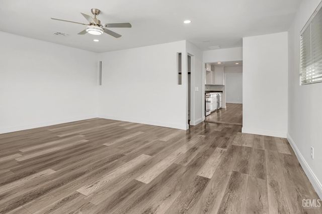 2500 Mandeline Avenue, Bakersfield, CA 93304