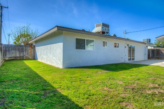 2500 Mandeline Avenue, Bakersfield, CA 93304