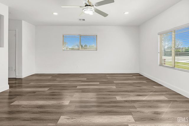 2500 Mandeline Avenue, Bakersfield, CA 93304