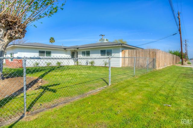 2500 Mandeline Avenue, Bakersfield, CA 93304