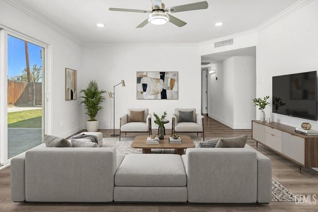 2500 Mandeline Avenue, Bakersfield, CA 93304