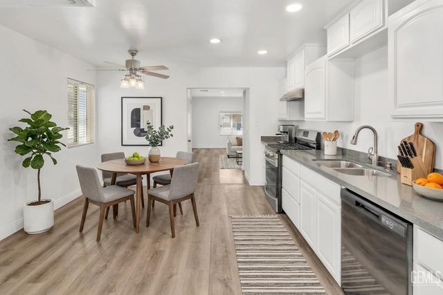 2500 Mandeline Avenue, Bakersfield, CA 93304