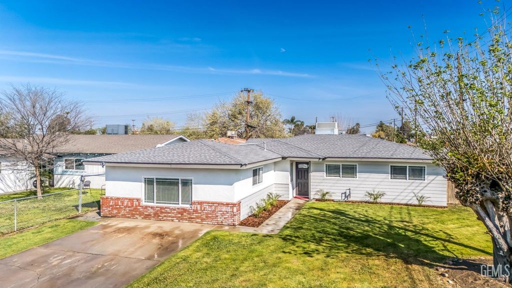 2500 Mandeline Avenue, Bakersfield, CA 93304