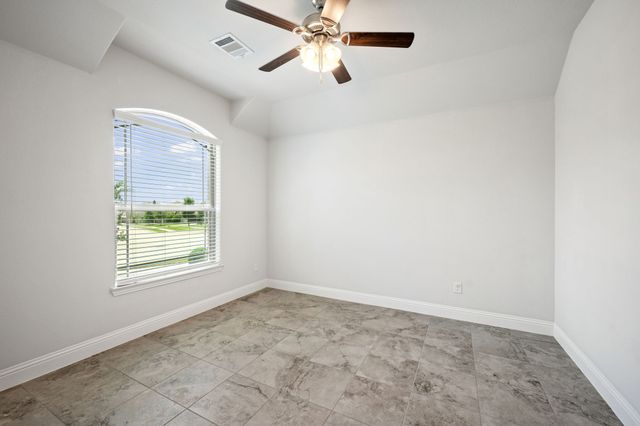 605 Roscoe Drive, Midlothian, TX 76065