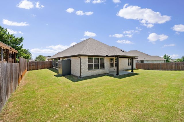 605 Roscoe Drive, Midlothian, TX 76065