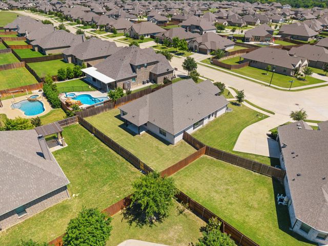 605 Roscoe Drive, Midlothian, TX 76065
