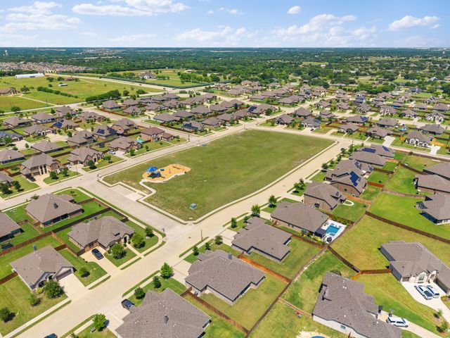 605 Roscoe Drive, Midlothian, TX 76065