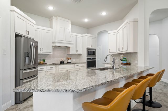 605 Roscoe Drive, Midlothian, TX 76065