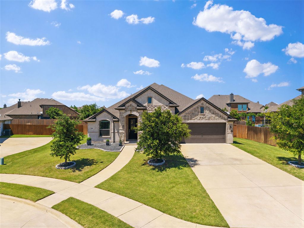 605 Roscoe Drive, Midlothian, TX 76065