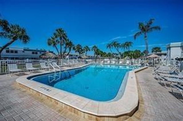 5267 81ST ST N 26, St Petersburg, FL 33709