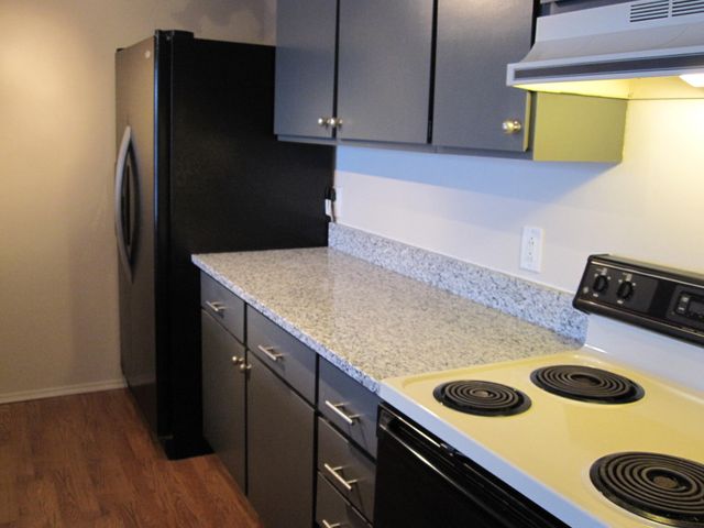 820 Cliffs Drive 306, Ypsilanti Twp, MI 48198