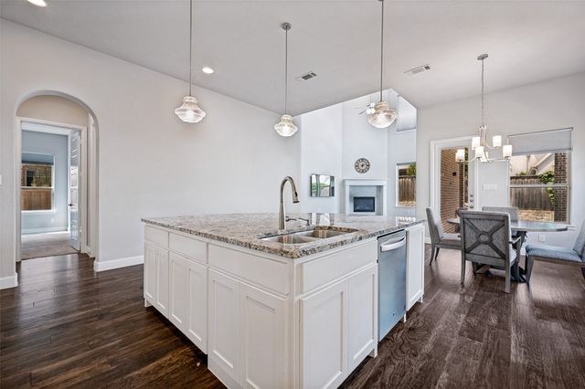 764 Thoroughbred Avenue, Frisco, TX 75036